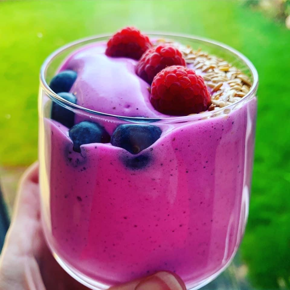 Fluffy Pink Pitaya Protein Smoothie